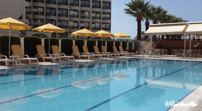 استخر روباز هتل پالم